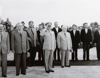 Die Ankunft der sowjetischen Delegation in Belgrad, 26. Mai 1955